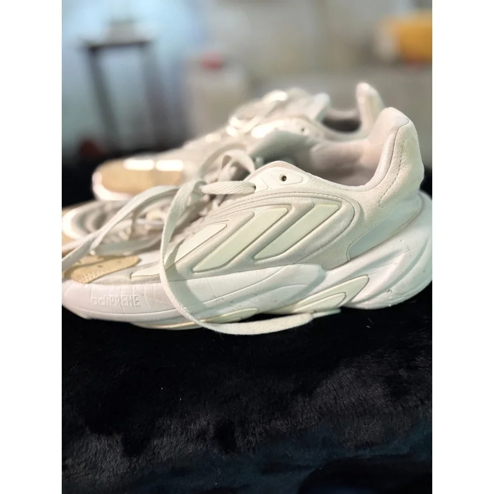 Adidas Ozelia Wonder White Crystal White Sneakers Mens 9.5 AH04251